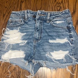 american eagle strigid mom jean shorts w rips size 000